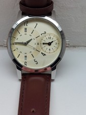 Seltene Armbanduhr mit 2 Uhrwerken montiertes Lederband und Dornschließe