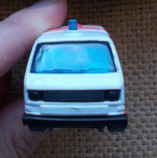 Matchbox Volkswagen Transporter Ambulance Krankenwagen
