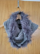 ***Grauer Loop Schal ***Fellrand***Kunstpelz***
