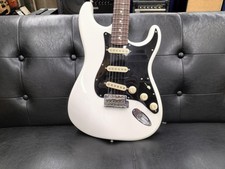 FENDER AMERICAN PERFORMER STRAT AW E-Gitarre JP