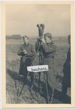 Foto Wehrmacht Soldat am Scherenfernrohr 2.WK (830a)
