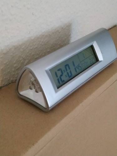 Wecker mit taschenlampe - mit,