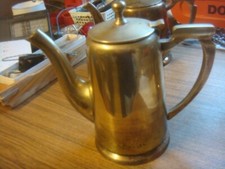 Kanne aus  Metall, alt,  mit Deckel, schlanke Form