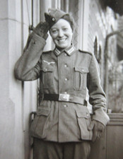 Altes Foto Frau in Wehrmacht
