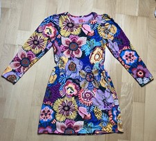 Wunderschönes, neues Kleid