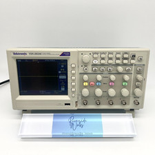 Tektronix TDS2024C 4-Port Digital Oszilloskop 200 MHz 2 Gs/s gebraucht aus Japan