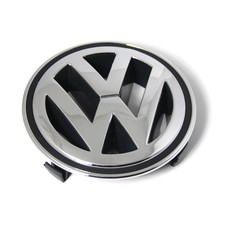 VW Golf 5 R32 VW Emblem