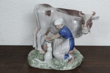 DEKORATIVE PORZELLANFIGUR "BÄUERIN MELKT KUH" NR.443 VON ROYAL-COPENHAGEN #12039