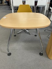 Vitra AdHoc Besprechungstisch