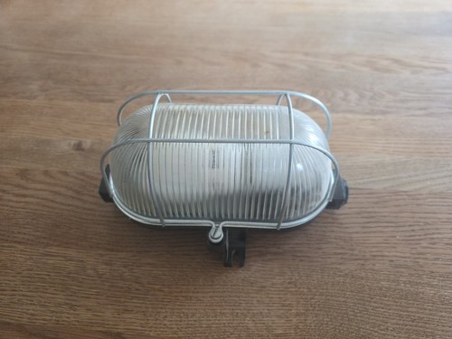 Alte bunkerlampe mit glas und - alte,