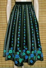 BUNT GEMUSTERTER TRACHTENROCK