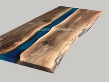 Live Edge und Epoxidharz Tisch