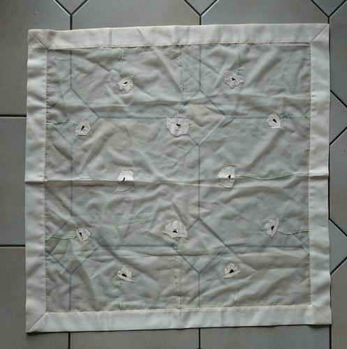 Tischdecke gestickt