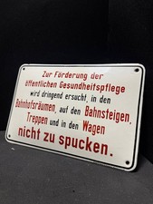 Nicht in den Wagen spucken