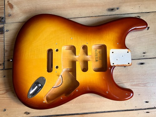 Squier stratocaster fender - by,