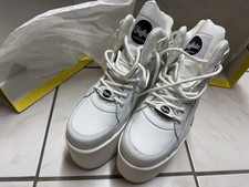 Buffalo London Plateau Tower