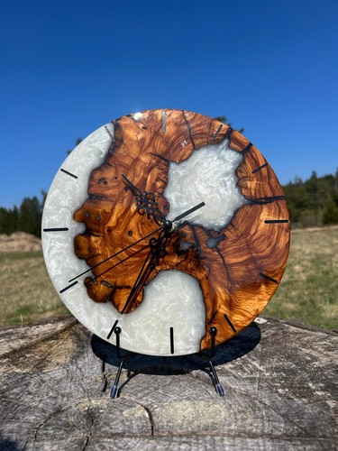 Wanduhr aus olivenholz mit - aus,