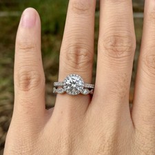 2,30 Karat Rund Halo Diamant