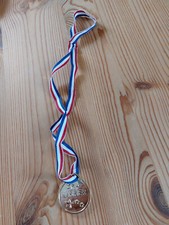Spielzeug-Medaille 2. Platz * Gewinner-Medaille * Orden * mit Band