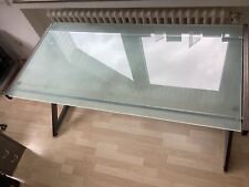 Schreibtisch, Stahlgestell mit satinierter Glasplatte, LxBxH 153x76x74cm