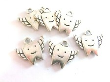 10 Anhänger Zahn Charms Fee