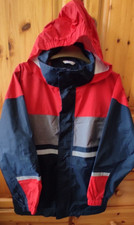 TCM Regenjacke JACKE mit Kapuze für Junge Gr 146 - 152 rot grau blau