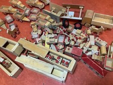 Konvolut Holz alt Spielzeug DDR Miniatur Fahrzeuge Tankstelle Pferd Zug DDR