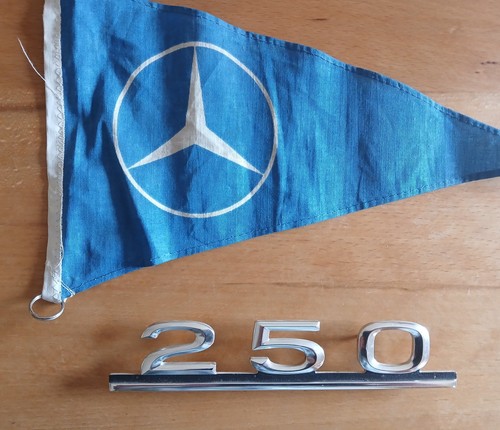 Emblem schriftzug mercedes - schriftzug,