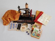 Alt ! Nähmaschine Casige Nr. 121 Metall Märchen Motiv f. Kind oder Puppe DEKO