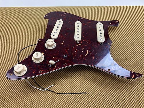 Fender deluxe strat loaded - fender,