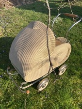 Antiker Kinderwagen, weiß, 60iger, Stoßstange und Kotflügel, Korbgeflecht