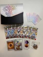 Pokémon Top-Trainer-Box Karmesin & Purpur 9 Booster Promokarte Zubehör