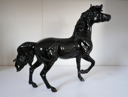 Breyer traditional mustang - breyer,