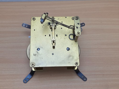 Altes uhrwerk von wanduhr - von,