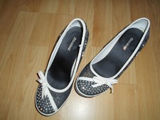 Neue schwarz-weiße Pumps von Graceland