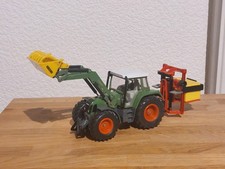 Siku Fendt Favorit 714 mit Frontlader und Siloblockschneider und Ballen 1:32
