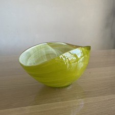 Glas Schale Gelb innen etwas