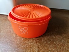  vintage TUPPERWARE 70er Jahre Dose mit Sonnendeckel 21 cm Orange 1204-20 Blume