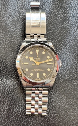 Tudor black bay one - black,