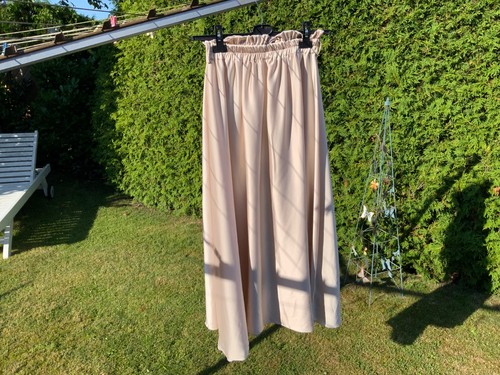 Weit fließender satin - weit,