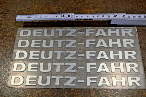 Schriftzug deutz fahr - schriftzug, deutz-fahr