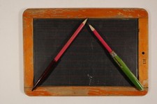 Alte Schiefertafel mit 2 Griffel / Schultafel Schreibtafel Antik