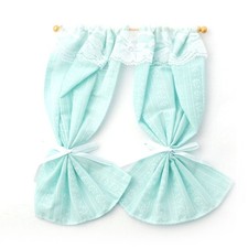 Türkisfarbene Vorhänge auf