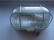 Schlagefeste Wandleuchte für den Keller oder die Garage