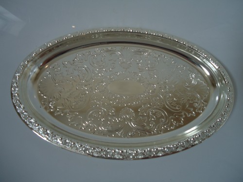 Kleines versilbertes ovales