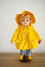 Janus Puppe rotes Doppelkopf Siegel Künstlerpuppe mit gelben Regenmantel 35 cm