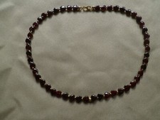 Schöne Halskette mit Granat, 8 mm Herz, 43,5 - 46,5 cm, 925 Silber vergoldet