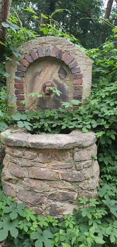 Brunnen aus sandstein - aus,
