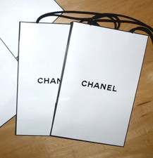 1 x CHANEL Papier Tasche