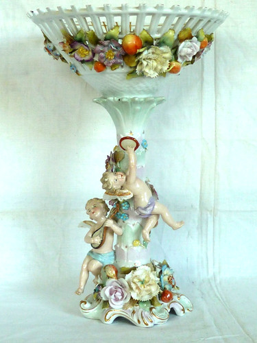 Sitzendorf figural comport - figural,